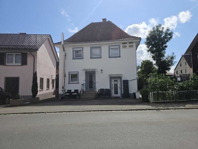 „Ein Häusle wie aus dem Bilderbuch“.
Erwachsen gewordenes Puppenhäusle in Neudingen/Donaueschingen
