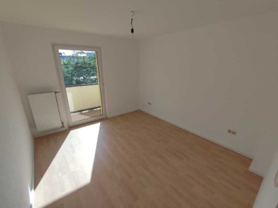 Schöne kernsanierte 2-Zimmer-Wohnung mit Balkon in Offenbach am Main