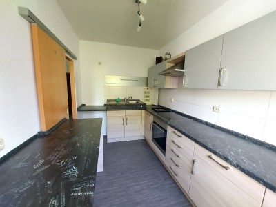 Schöne 2-Zi-Whg. mit Einbauküche und Balkon in grüner Randlage