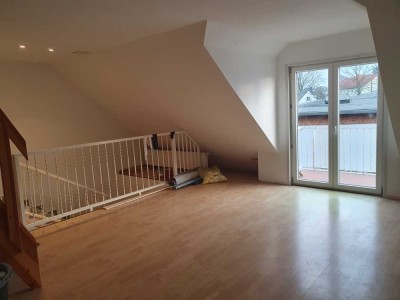 sehr helle und freundliche 3-Zimmer-Maisonette-Wohnung mit Balkon in Bergen