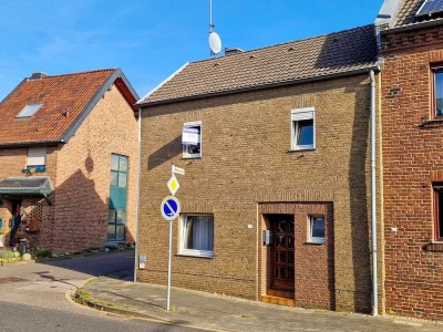 freies Wohnhaus mit 4 Zimmern, Anbauten, Hof und Garten in Niederzier Hambach