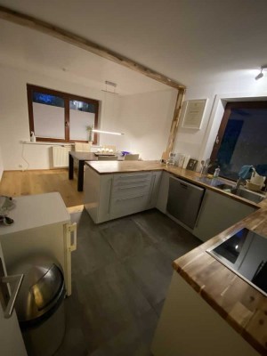 Befristet für 6-12 Monate: teilmöblierte 4-Zimmer-Wohnung mit großem Garten