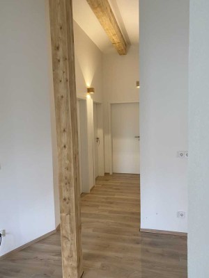 Schöne, neuwertige und moderne Smarthome WHG mit vier Zimmer und großem Balkon!