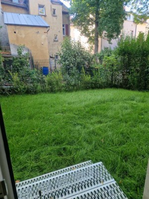 Frisch sanierte Altbauwohnung mit Garten