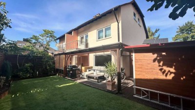 Modernisierte Doppelhaushälfte mit Garten, Terrasse und Whirlpool