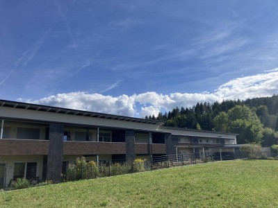 Sonnige Neubauwohnung mit kleinem Garten