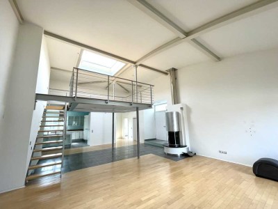 Moderne Loft-Dachwohnung mit luxuriösem Wohnambiente