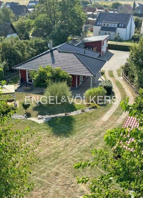 Leben auf einer Ebene - Bungalowstil mit großem  Garten und viel Nebengelass
