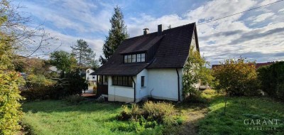 Familienparadies mit großem Grundstück im Dornröschenschlaf!