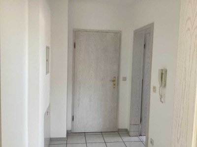 Helle und modernisierte Wohnung mit zwei Zimmern und Balkon in Vohburg