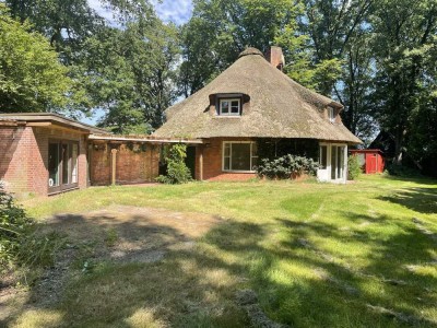Reetgedecktes Rundhaus in der Surheide an Liebhaber:innen zu verkaufen!