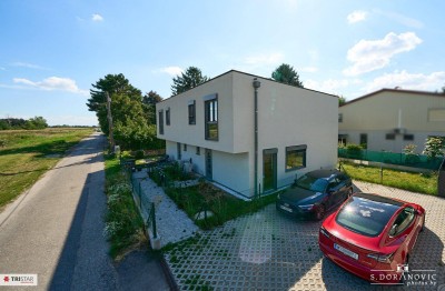NEU! ++ FAMILIEN • EIGENNUTZER • ANLEGER ++ ERSTBEZUG IN RUHIGER GRÜNLAGE ++ FAMILIENFREUNDLICHES HAUS MIT STELLPLATZ &amp; EINBAUKÜCHE ++ 1220 WIEN ++