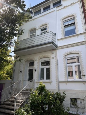 Helle, stilvoll modernisierte Wohnung im EG mit Sonnenterrasse u. Garten in TOP-Lage Villenviertel!