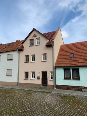 Einfamilienreihenhaus mit Anbau (Stadthaus) in ruhiger Lage von Artern