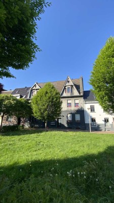 Helle Dachgeschosswohnung in zentraler und ruhiger Lage
