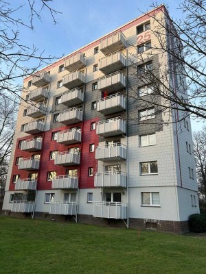 ** zwei Zimmer Wohnung zum selbstgestalten mit Blick über Oberhausen, einen Monat mietfreie Zeit **
