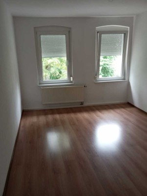 Helle schöne vier Zimmer Wohnung in Naumburg (Saale).
Mit Blick in den Park und auf den Dom.