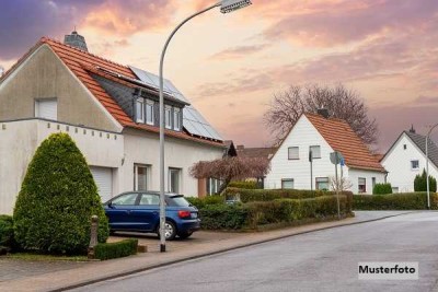Doppelhaushälfte mit Garage und Garten