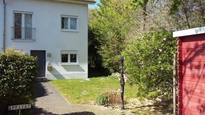 Moderne, komfortable Doppelhaushälfte mit Terrasse und Garten