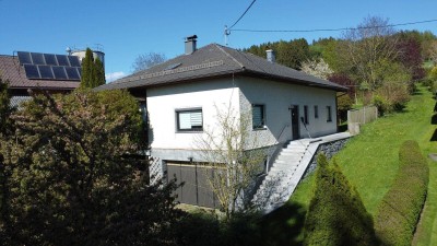 Vollunterkellerter Bungalow auf großem Grundstück in Grenznähe zu Bayern