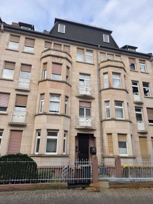 Charmante Altbauwohnung mit Einbauküche und Balkon – Wohlfühlwohnung in bester Lage