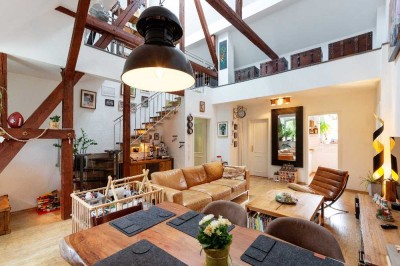 Exklusive 3-Zimmer-Maisonette-Wohnung mit TG-Stellplatz im historischen Gutshof
