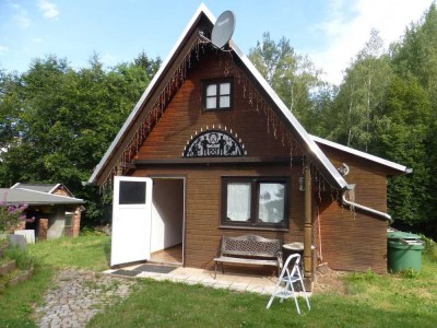 sanierungsbedürftiges EFH plus Holzbungalow in ruhiger Lage von Hohndorf