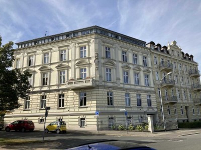 Sonnige, helle Wohnung mit Wintergarten und Stuckdecken - ein ganz besonderes, barrierefreies Juwel!