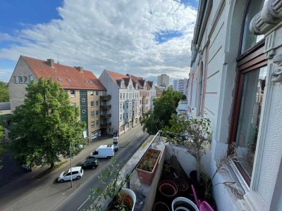 Altbauwohnung mit 3 Balkonen und neuen Fenstern