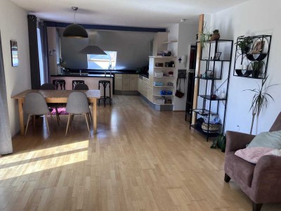 Helle, geräumige 2,5-Zimmer-Wohnung mit Balkon und EBK in Ingolstadt-Ringsee