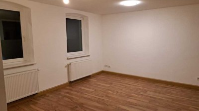 Ansprechende und vollständig renovierte 3-Raum-EG-Wohnung in Edenkoben