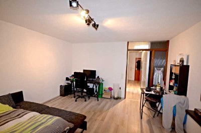 Gepflegte 1-Zimmer-EG-Wohnung mit eigenem Garten, TG-Stellplatz und EBK nach Absprache