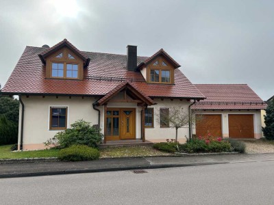 Einfamilienhaus mit 2 Garagen 74579  Fichtenau 804qm Grund