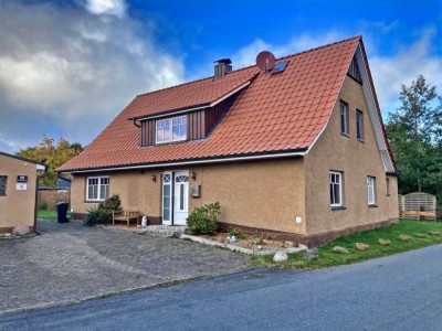 **Großzügiges Einfamilienhaus mit vielseitig nutzbarer Halle in der Gemeinde Belum**