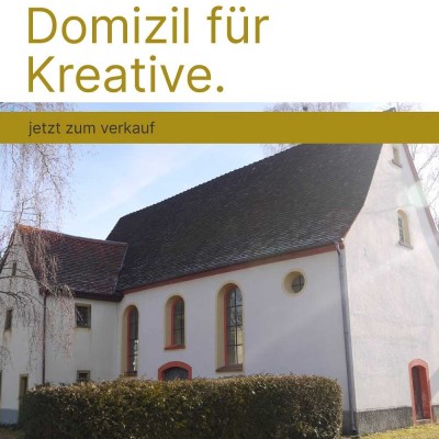 Atelier und Wohnraum in alter Kirche