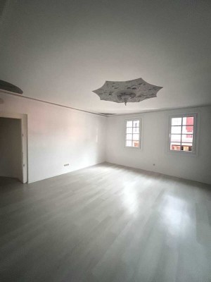 Attraktive 1-Zimmer-Wohnung in denkmalgeschütztem Gebäude – Im Herzen von Schlebusch