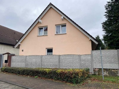 *Einfamilienhaus mit großem Grundstück, Pool und Entwicklungspotenzial – Nähe Muldestausee*