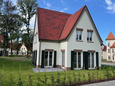Großes Einfamilienhaus mit EBK, Garten, Stellplatz....