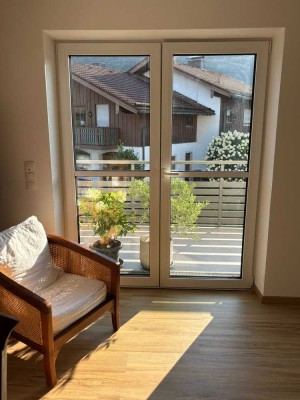 Helle 2-Zimmer-Wohnung mit Balkon in Piding