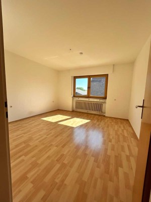 Schöne 3-Zimmer-Wohnung in 73230, Kirchheim Nabern, mit West -Balkon,  EBK,  Garage, ruhige Lage