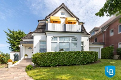 Villenartiges Einfamilienhaus mit Gästehaus im Herzen von Malente