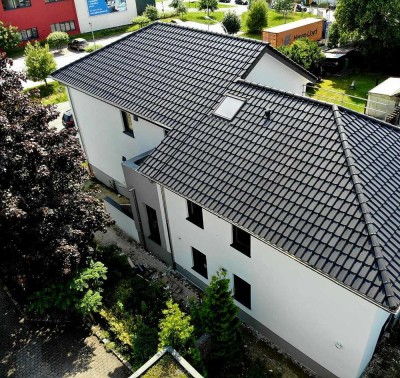 01.11.2025 2 ZKB 93 m² mit Einbauküche: Geschmackvolle 2-Zimmer-Hochparterre-Wohnung