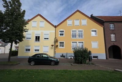 Ruhige helle Wohnung im Mehrfamilienhaus