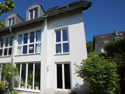 Familienfreundliches Haus in großzügiger Ecklage