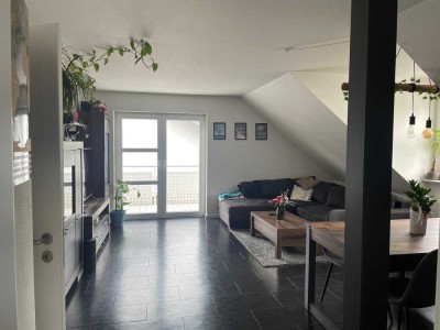 Stilvolle, gepflegte 2-Raum-DG-Wohnung mit gehobener Innenausstattung mit EBK in Eschau