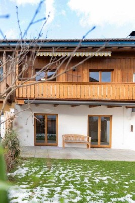 Familienidylle am Ortsrand – Großzügiges Reihenmittelhaus mit Garten in Holzkirchen