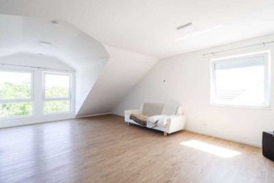 Exklusives Dachgeschoss-Juwel in kleinem, gepflegtem Mehrfamilienhaus!