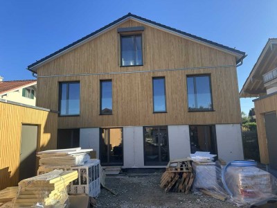 Neue Doppelhaushälfte im Grünen