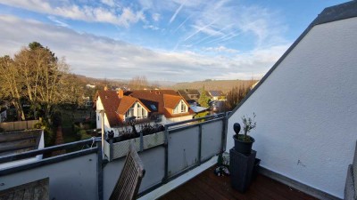 Bezaubernde 4-Zimmer-Maisonette mit Sonnenloggia und Blick