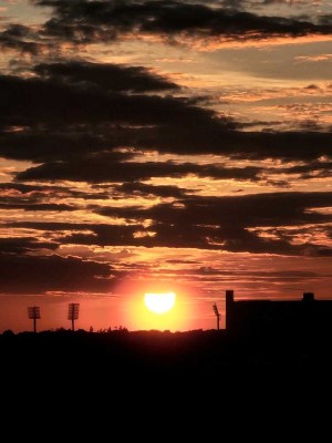 Möbliertes Luxusapartment am Kurfürstendamm mit atemberaubenden Sonnenuntergängen. Alle Medien inklu